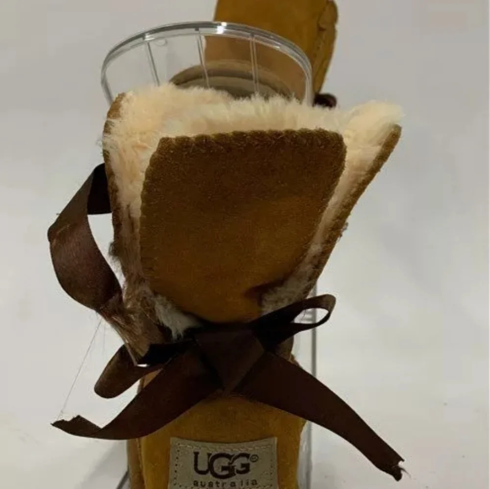 Girl's UGG Boots       bow defect READ DESCRIPTION